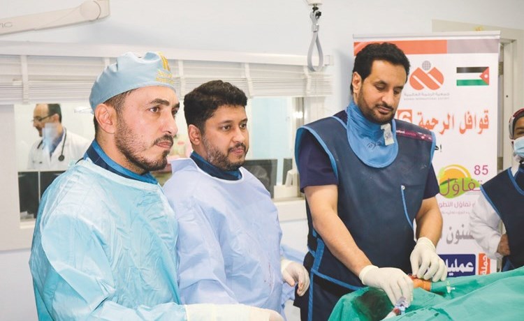 «الرحمة العالمية»: قافلة طبية للاجئين السوريين